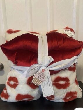 Cupcakes & Cashmere Accent pillows Set Of 2 Lip Print, Lip Shaped Pillows ❤️